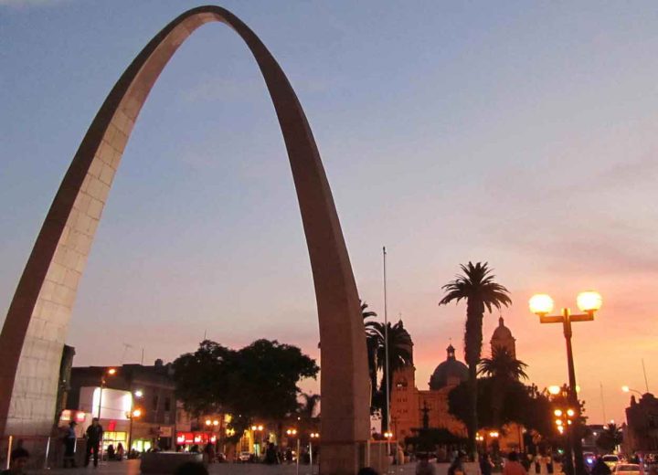 ¿Por qué Tacna recibe el nombre de ciudad Heroica ?